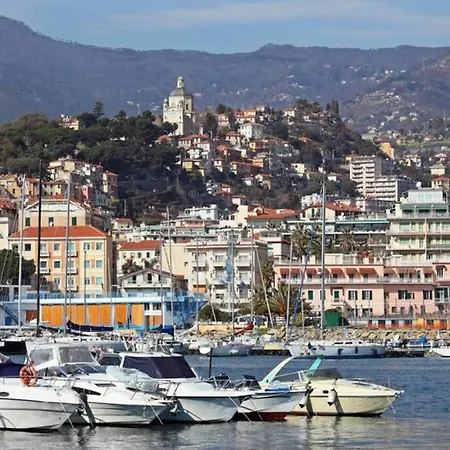 Loft In The Center For 3 People דירה